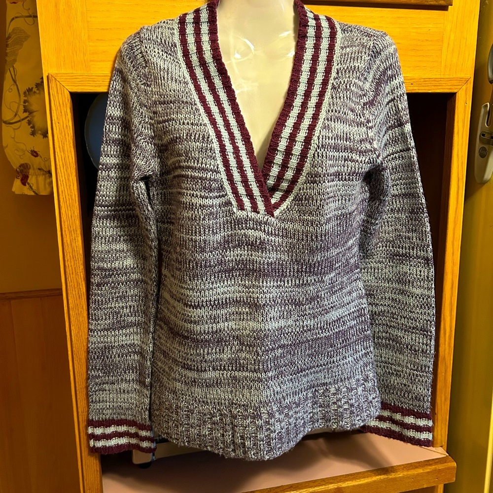 Juniors size medium long sleeves light blue purple stripes knit ribbed sweater